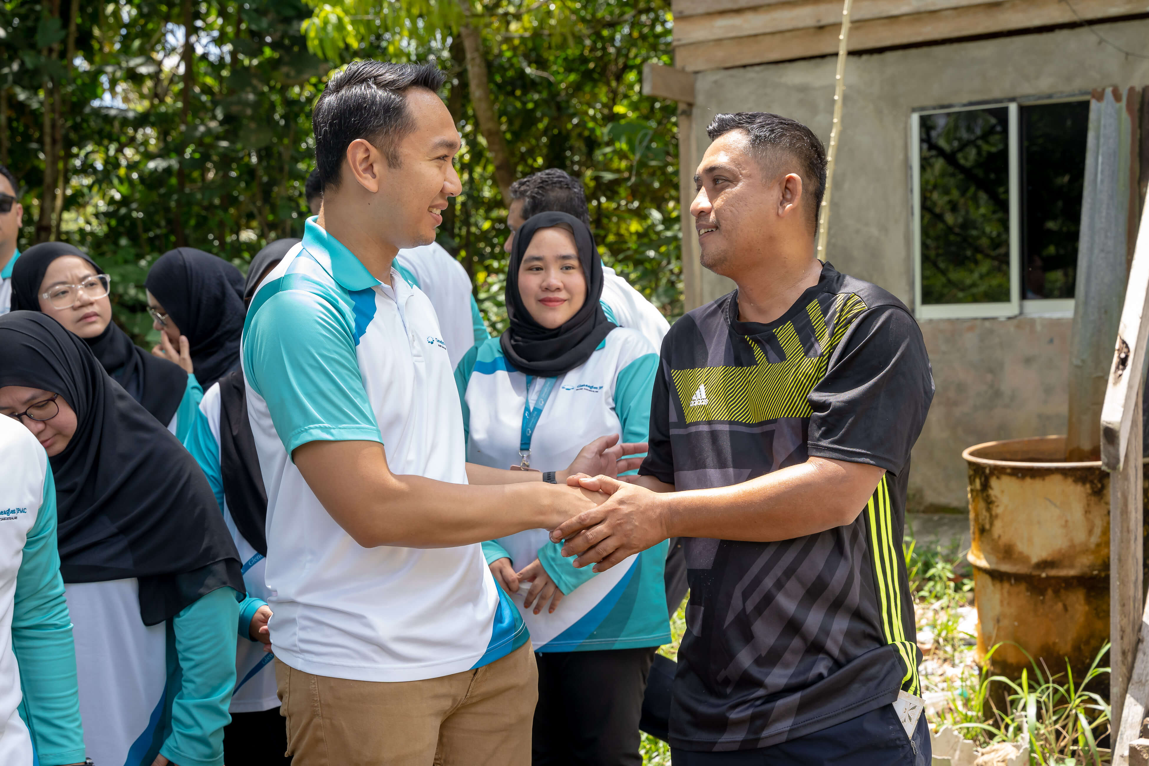 Gleneagles JPMC partners with Majlis Kesejahteraan Masyarakat (MKM) for Ramadhan Charity Drive to underprivileged families in Temburong